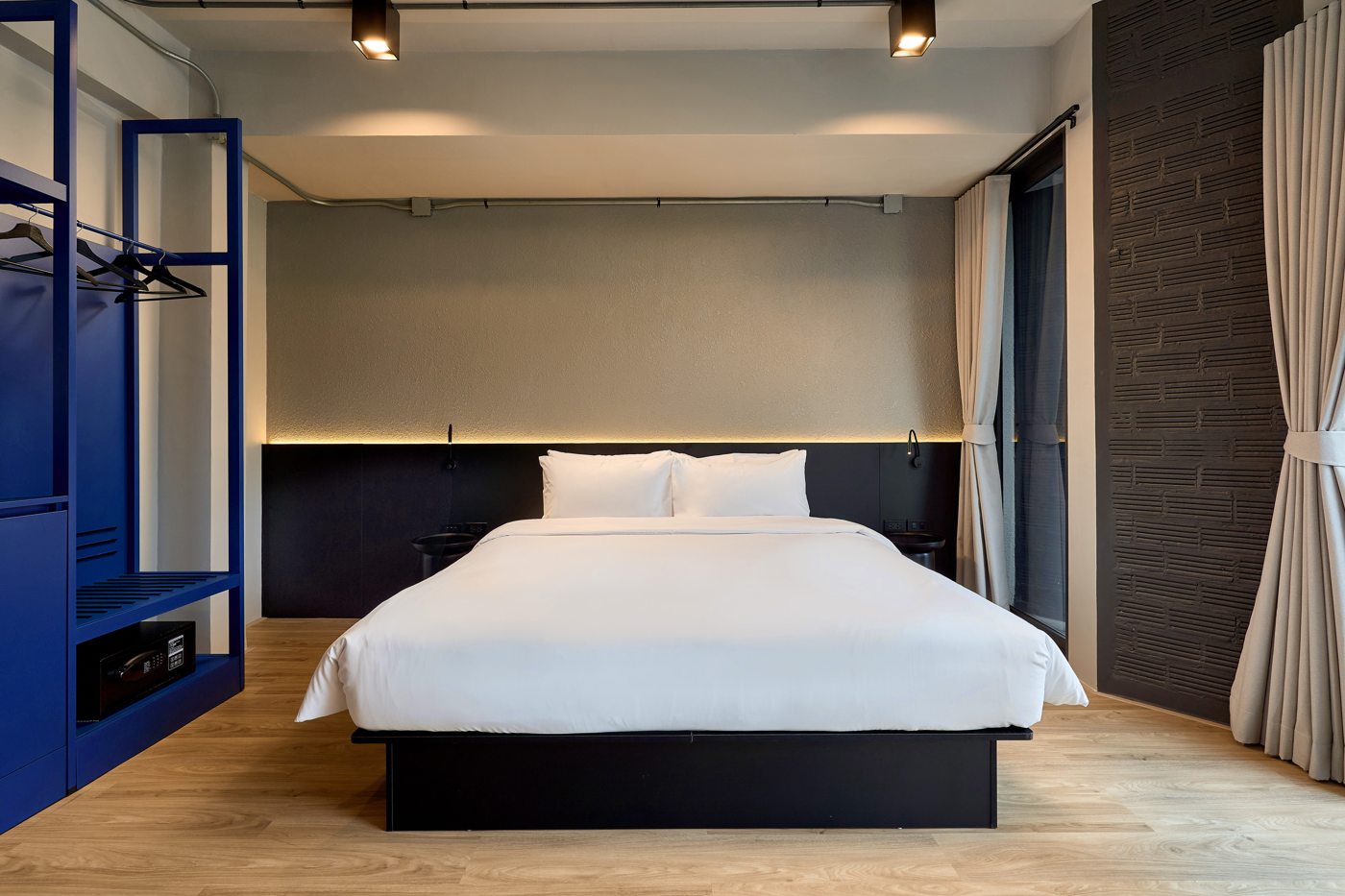 DELUXE DOUBLE room at Lantern Chiang Mai Night Bazaar — room view 2