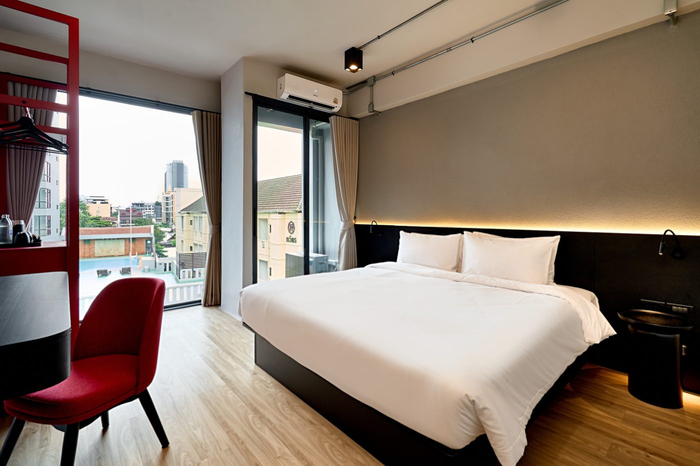 DELUXE DOUBLE room at Lantern Chiang Mai Night Bazaar — room view 3
